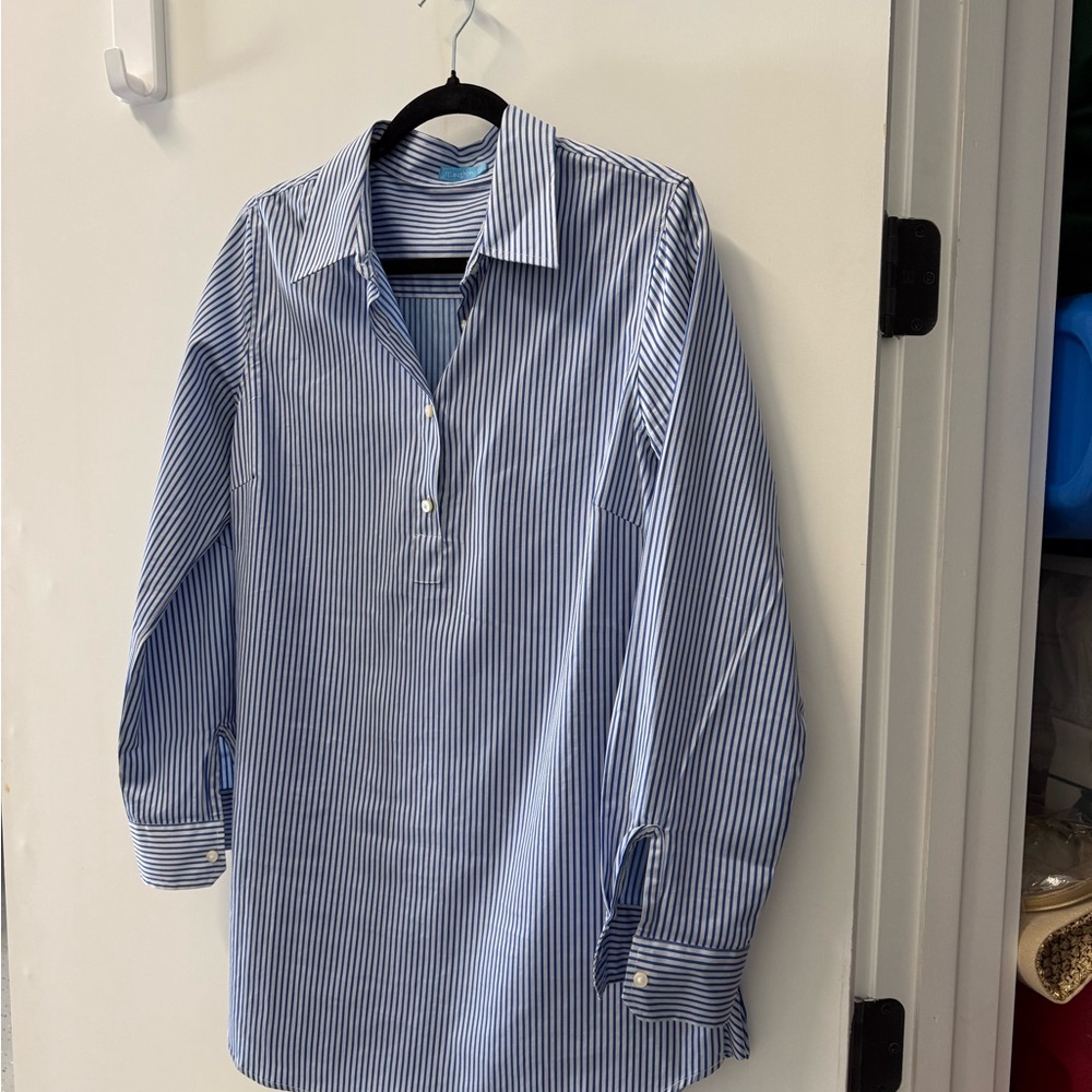 J. McLaughlin woman’s  Blue and White Striped 1/4 Button Down Shirt.